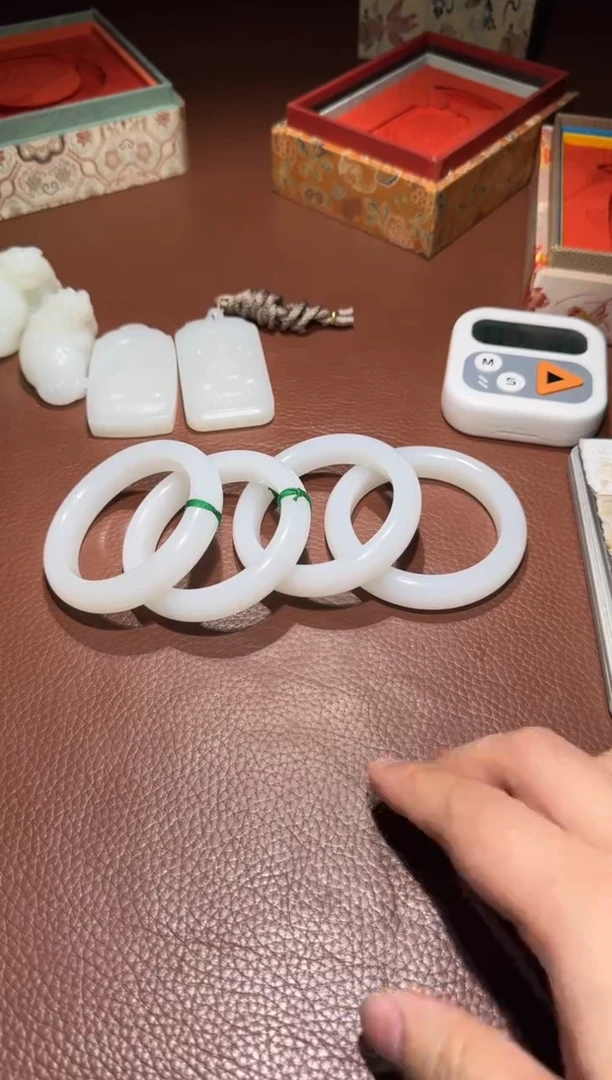 未镶嵌和田玉挂件K**文和田玉