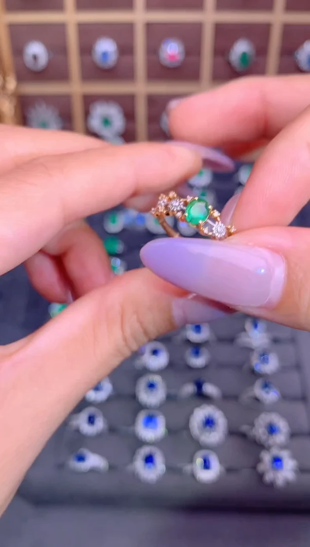 祖母绿戒指18K金镶嵌0.5CT