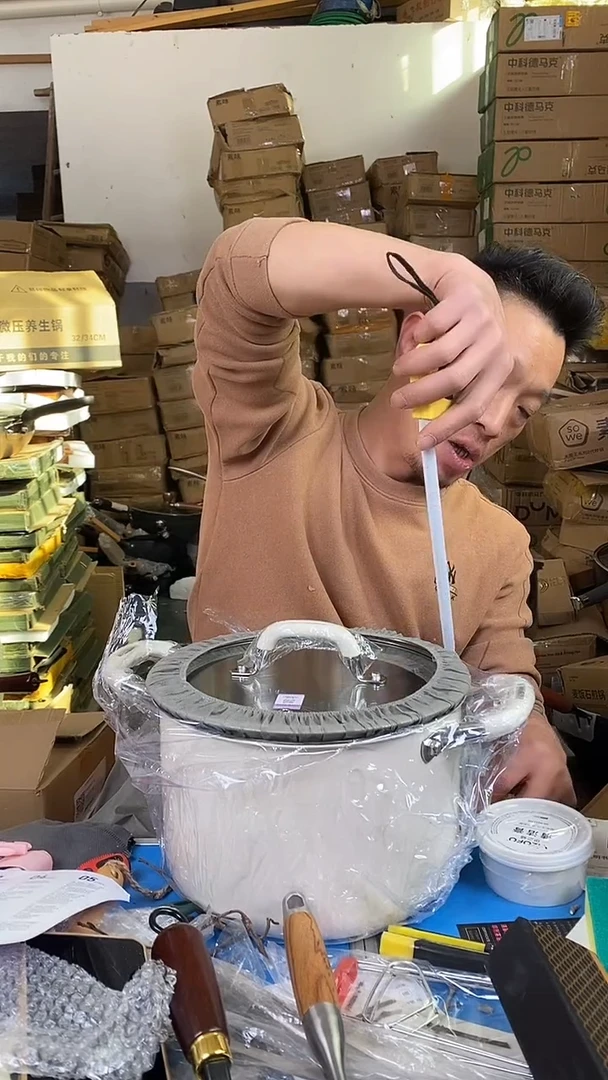 1大汤锅6L有盖316L    白