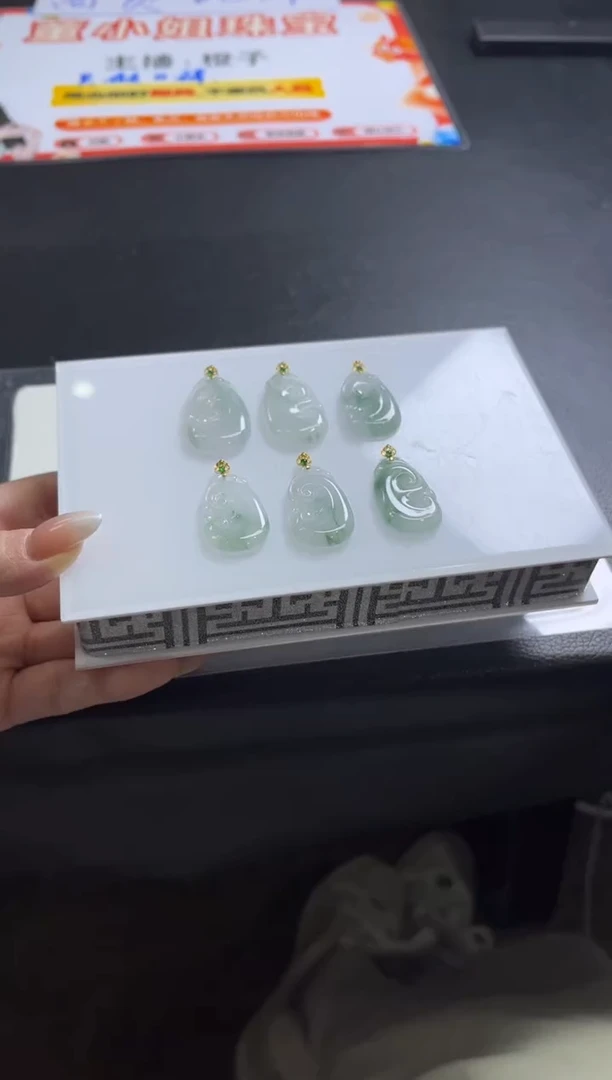颈饰18K金镶嵌翡翠M14/多样性发一件/配绳子