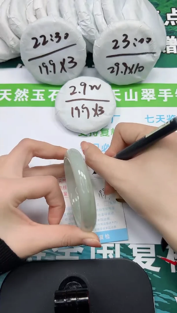 【闪购商品】石英质玉手镯未镶嵌k167-60