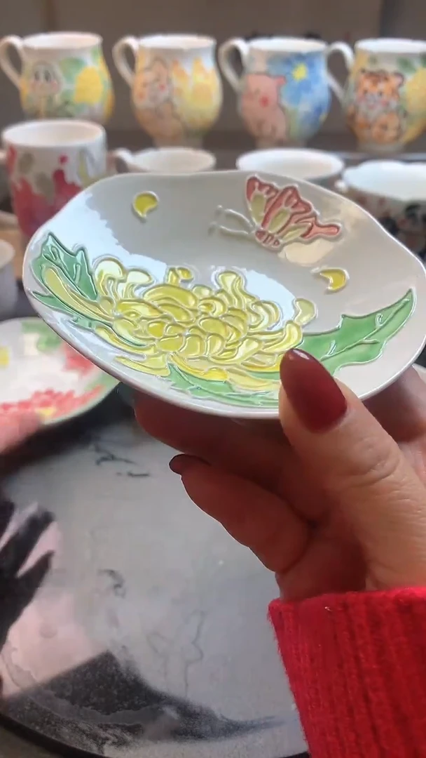 一味*手绘*莲藕集祥碟