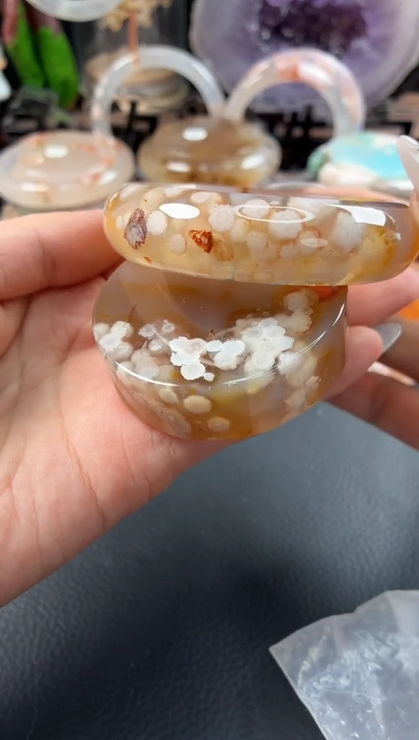 未镶嵌手镯（圆镯）石英质玉55