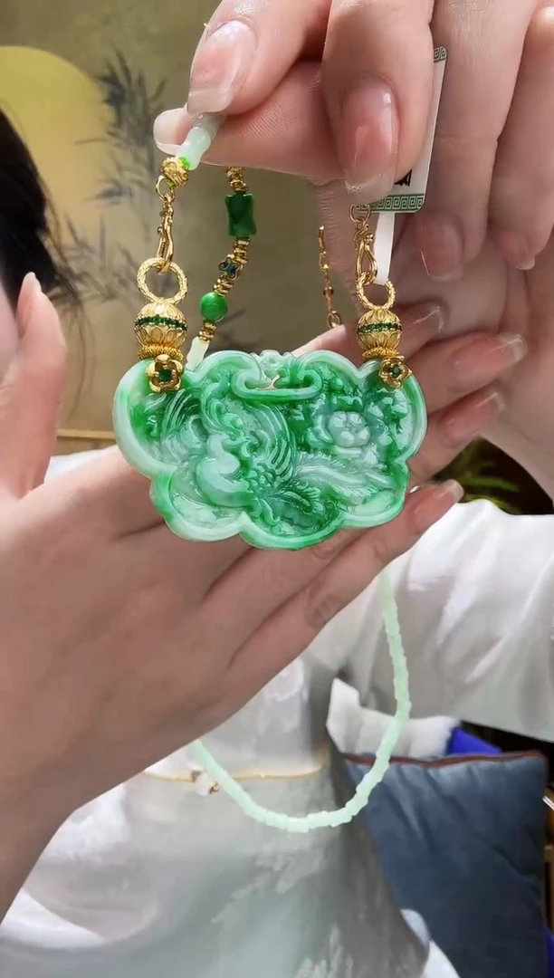 颈饰未镶嵌翡翠吊坠