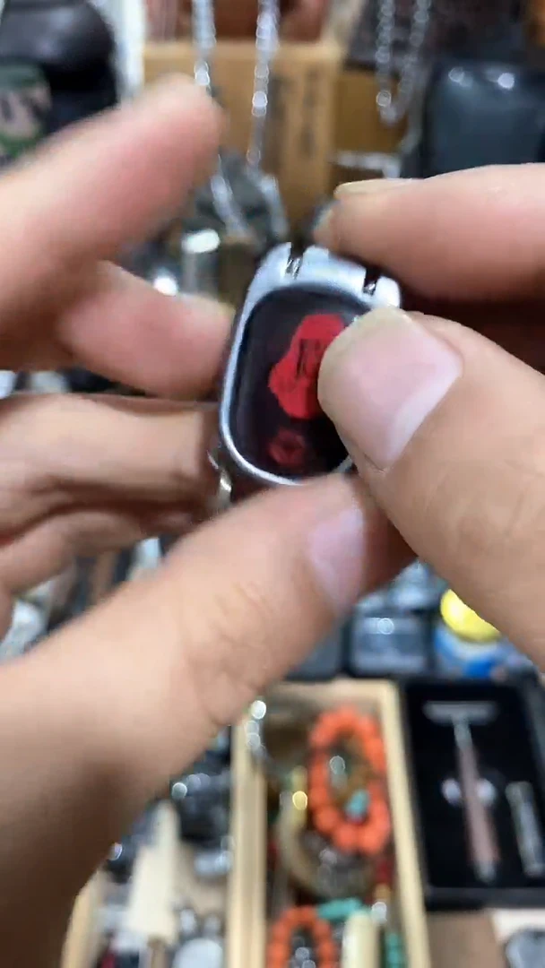 瓷片闪购商品  如图所示