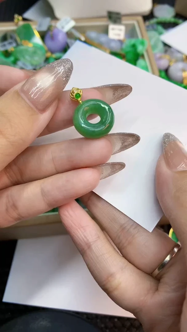 颈饰未镶嵌翡翠1