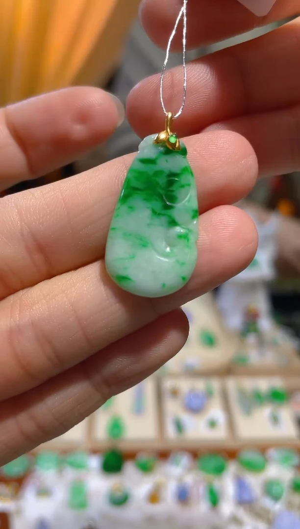 【闪购商品】翡翠颈饰18K金镶嵌假一赔三