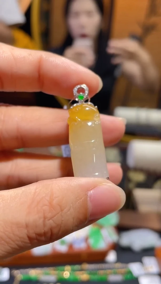 颈饰18K金镶嵌翡翠竹节