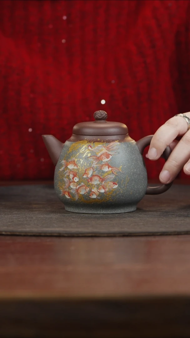 【闪购商品】紫砂茶叶罐淡墨泥泥绘金鱼高士壶