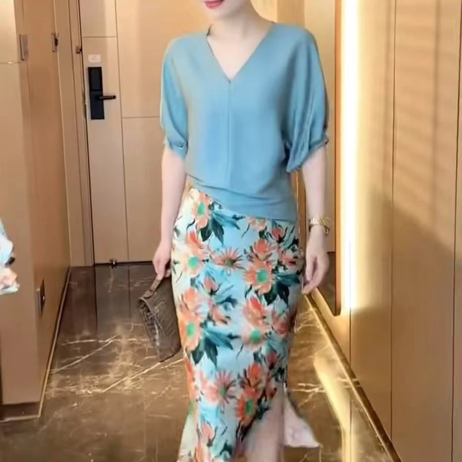 高端网红爆款高级两件套裙女2025夏季新款气质V领显瘦上衣+半身裙