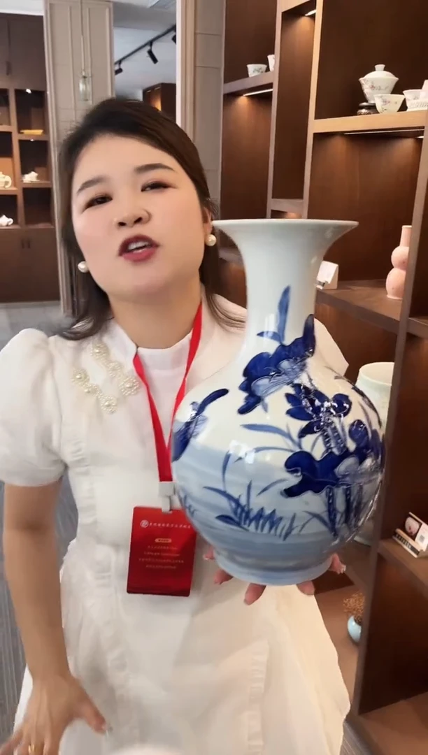 摆件景德镇陶瓷青花荷花赏瓶