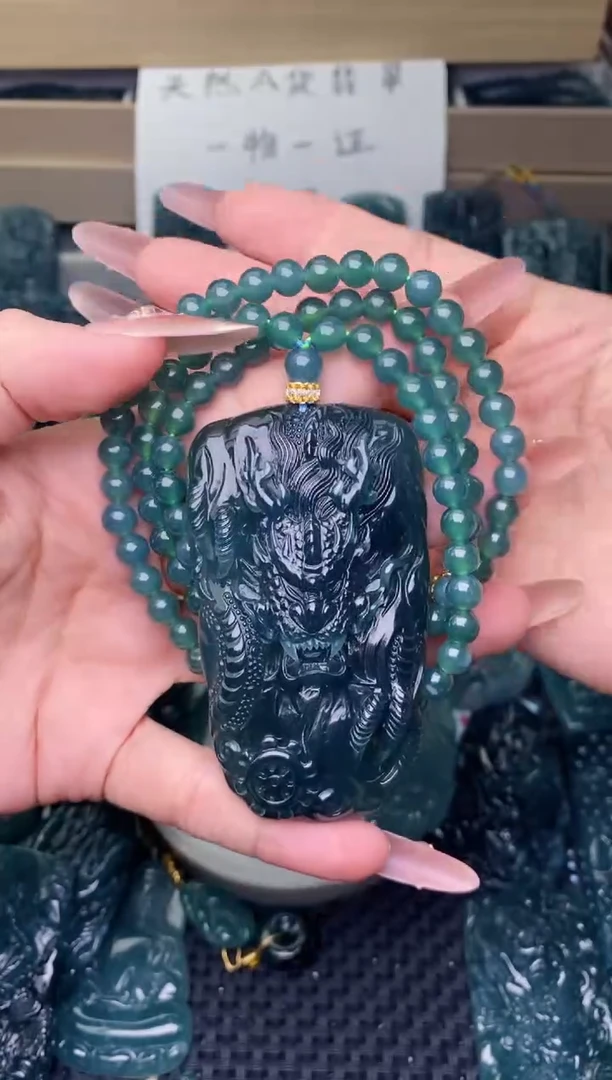 翡翠未镶嵌颈饰