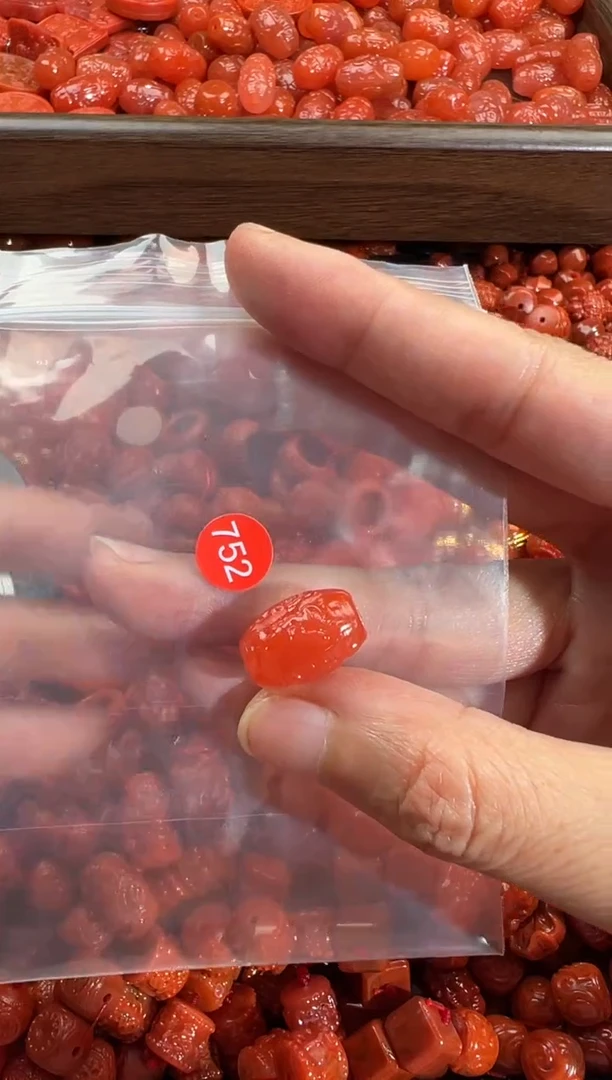 南红玛瑙未镶嵌颈饰1