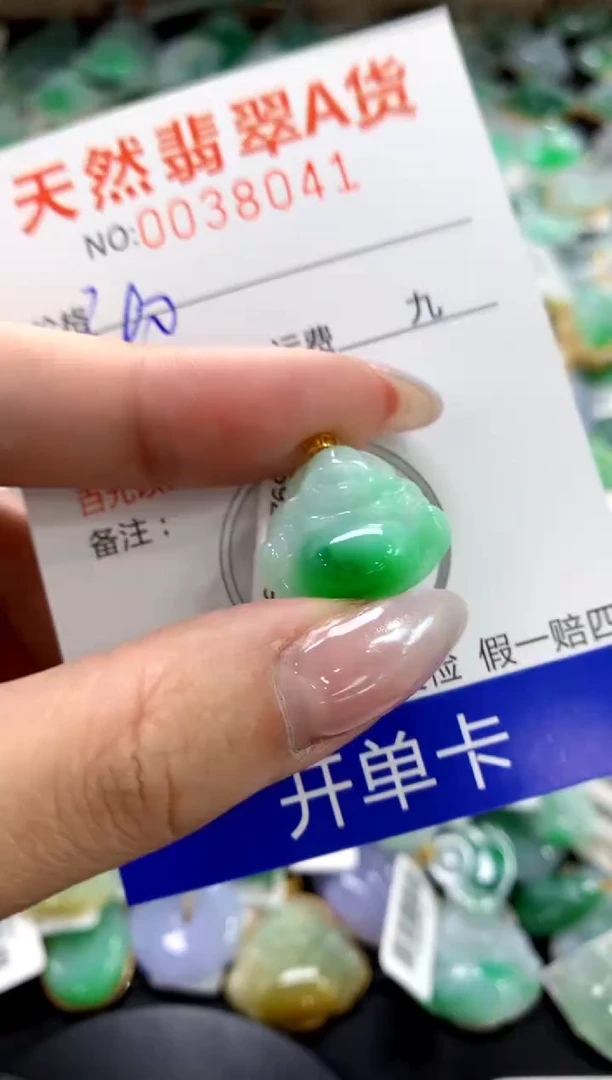 颈饰18K金镶嵌翡翠1111111111111111