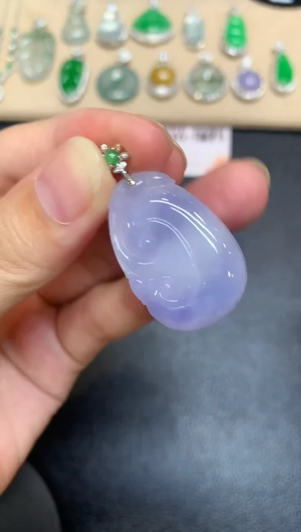 颈饰18K金镶嵌翡翠如意【无服务费