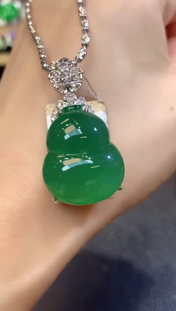 吊坠(不含链)18K金镶嵌翡翠A100