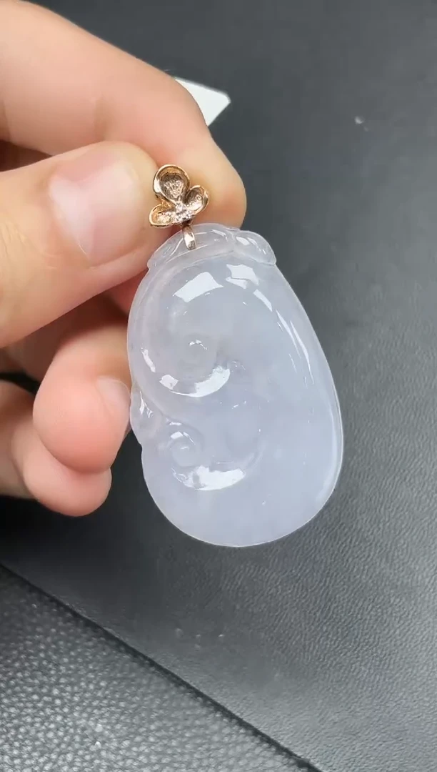 翡翠18K金镶嵌颈饰如意