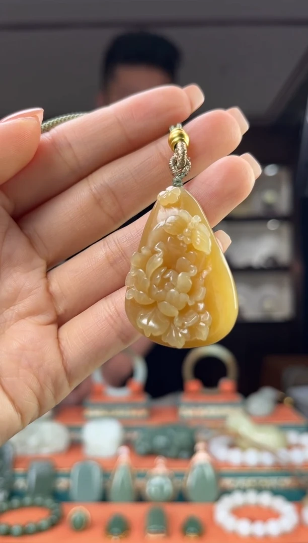 和田玉未镶嵌颈饰佩佩