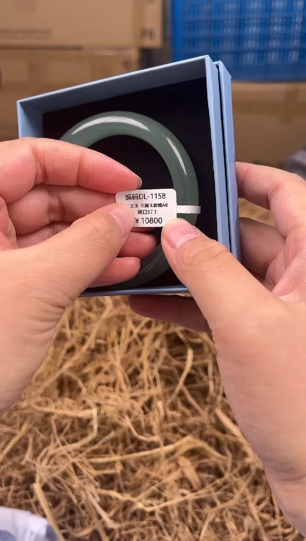 未镶嵌手镯石英质玉0