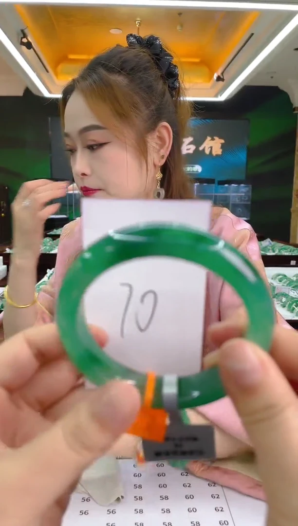 石英质玉手镯未镶嵌天然冰飘花