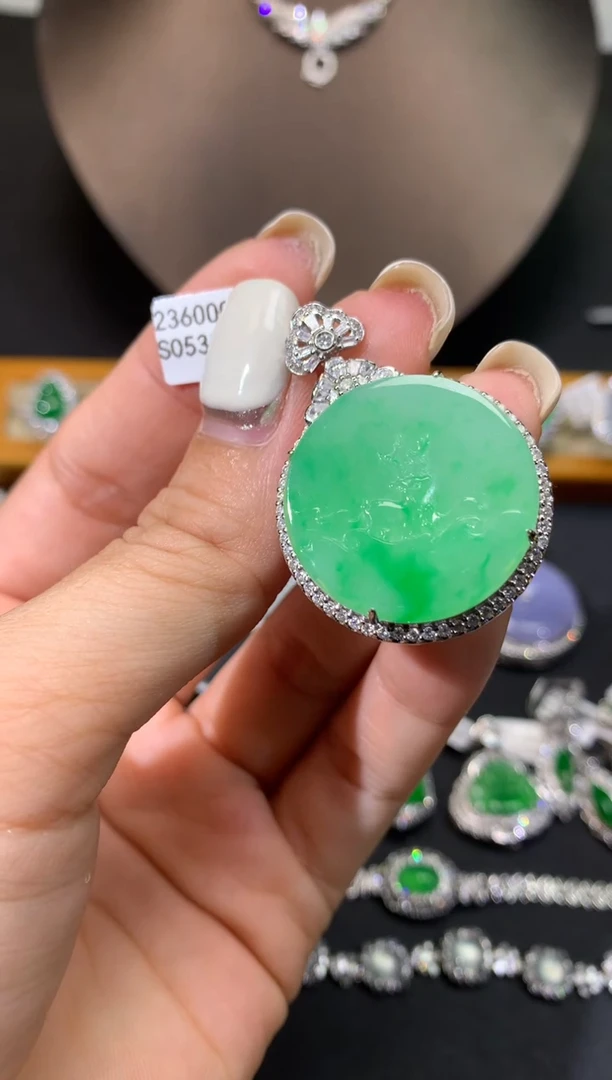 翡翠18K金镶嵌吊坠(不含链)吊坠