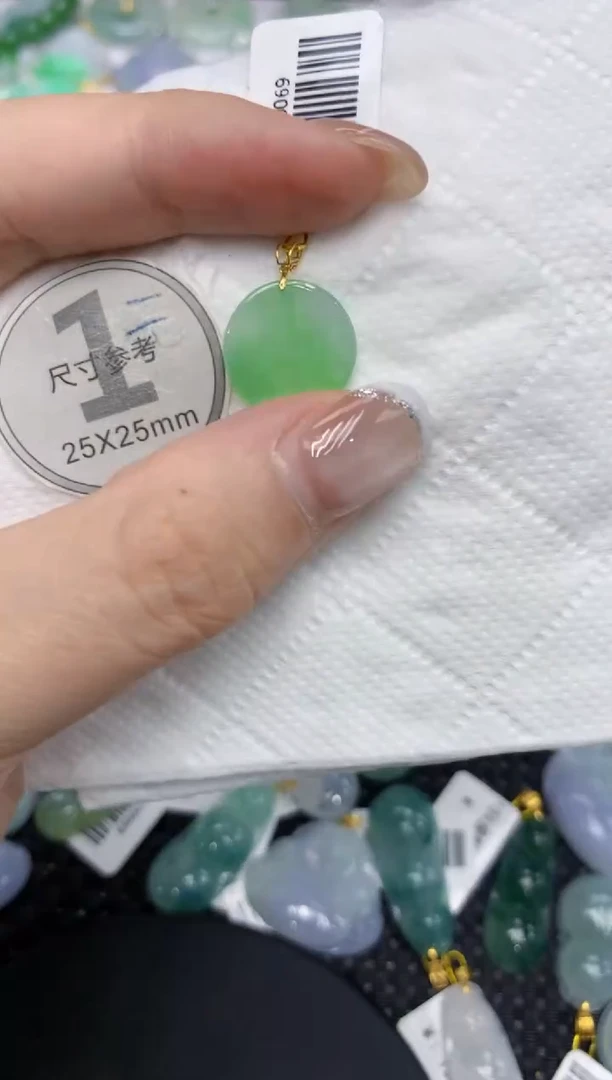 颈饰18K金镶嵌翡翠111111111