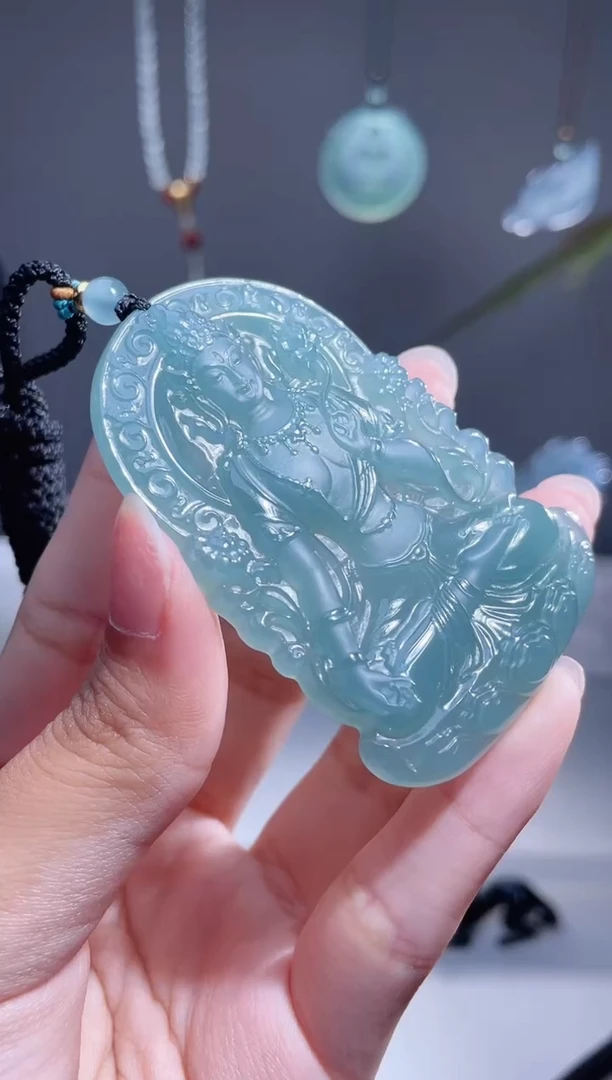 翡翠未镶嵌颈饰度母