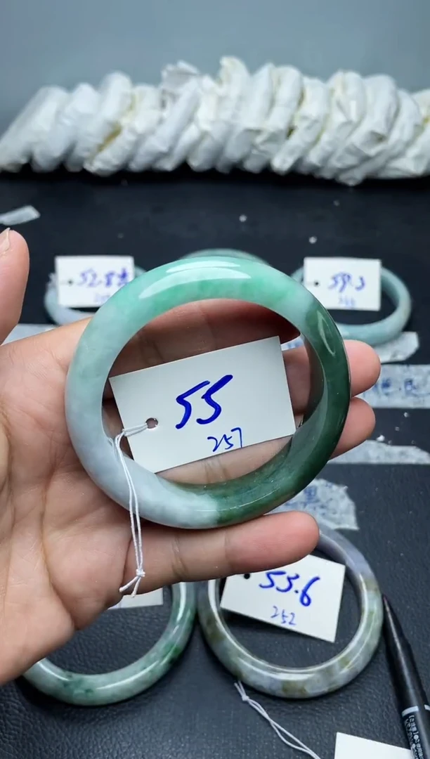 未镶嵌手镯翡翠257