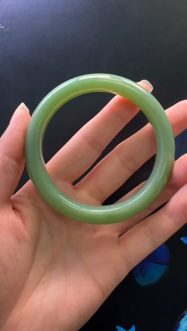 未镶嵌手镯和田玉手镯