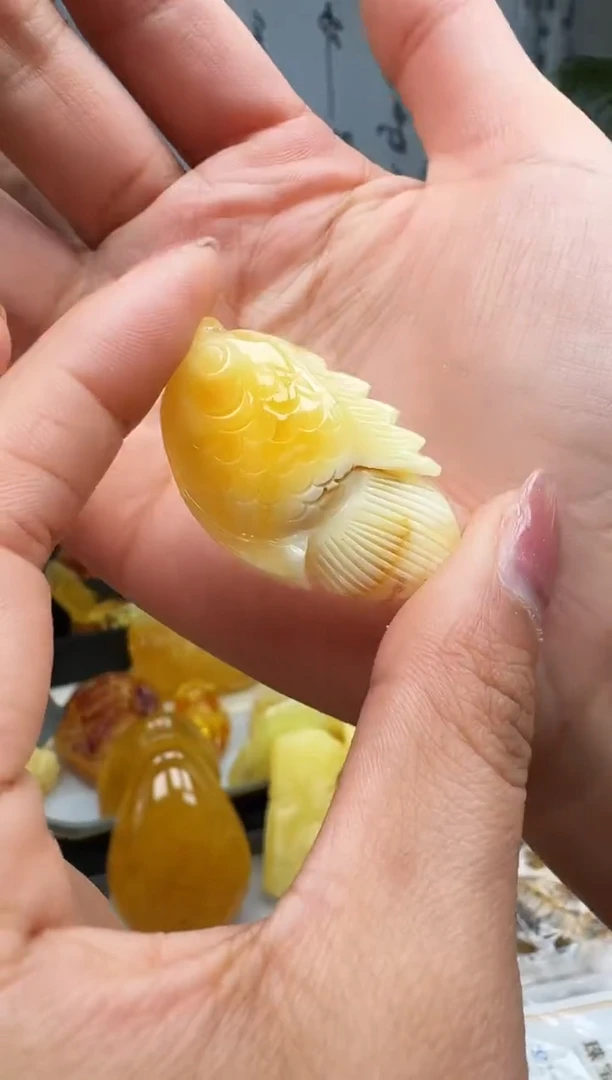 【闪购商品】琥珀裸石未镶嵌挂坠