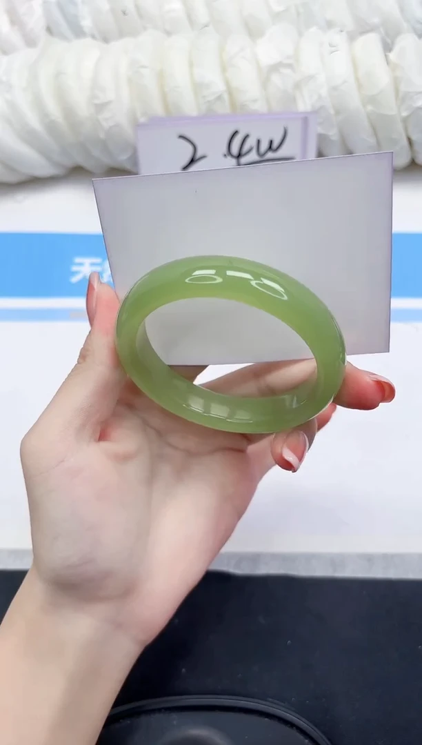 未镶嵌手镯石英质玉179-54-仪式感