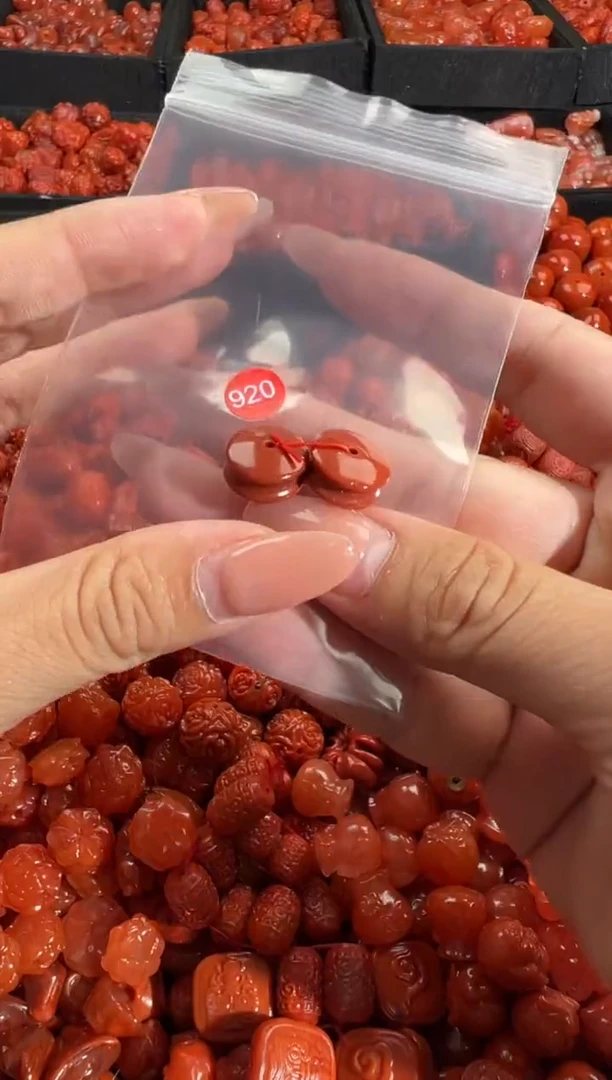 南红玛瑙未镶嵌颈饰1