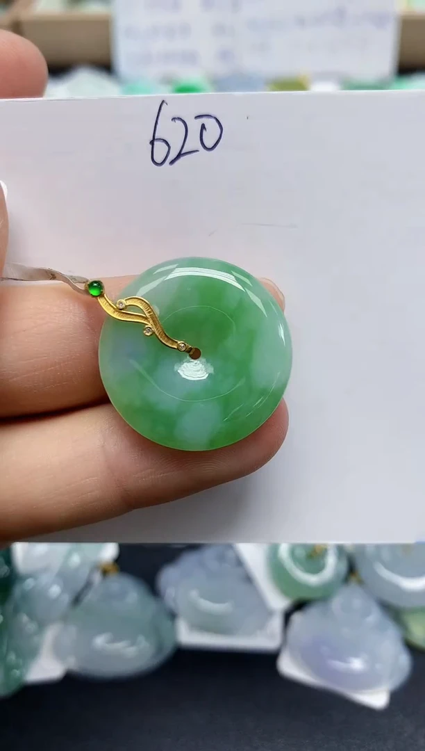 翡翠18K金镶嵌颈饰天然缅甸翡翠A货