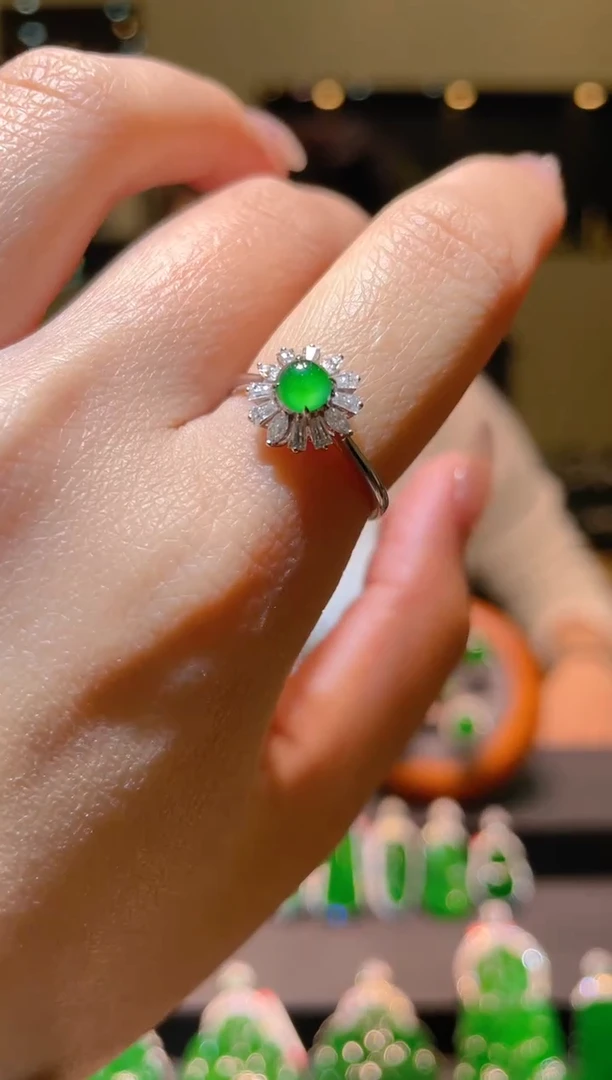 【闪购商品】翡翠吊坠(不含链)18K金镶嵌A23