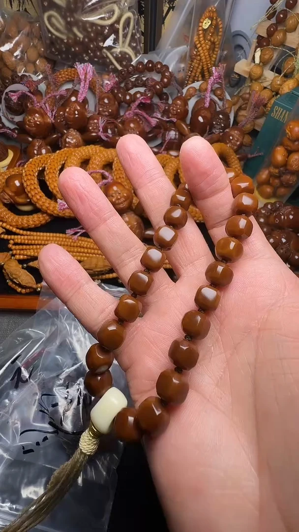 手串橄榄核猴头方糖一个