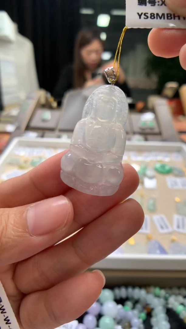 翡翠18K金镶嵌颈饰观音