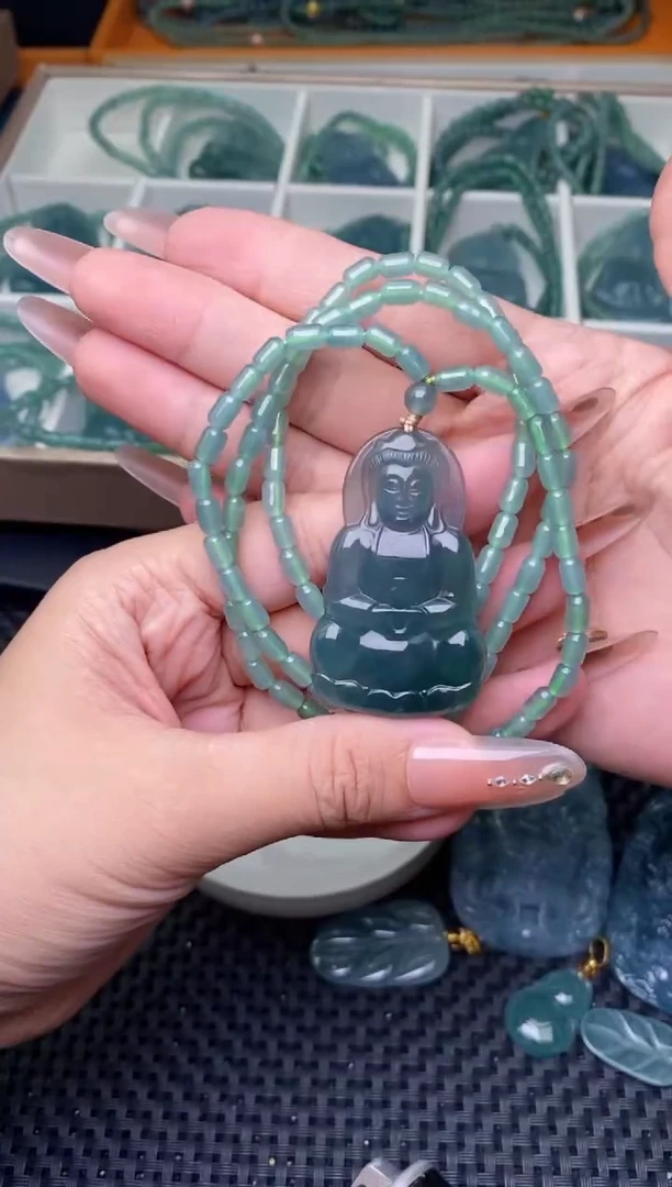 翡翠未镶嵌颈饰