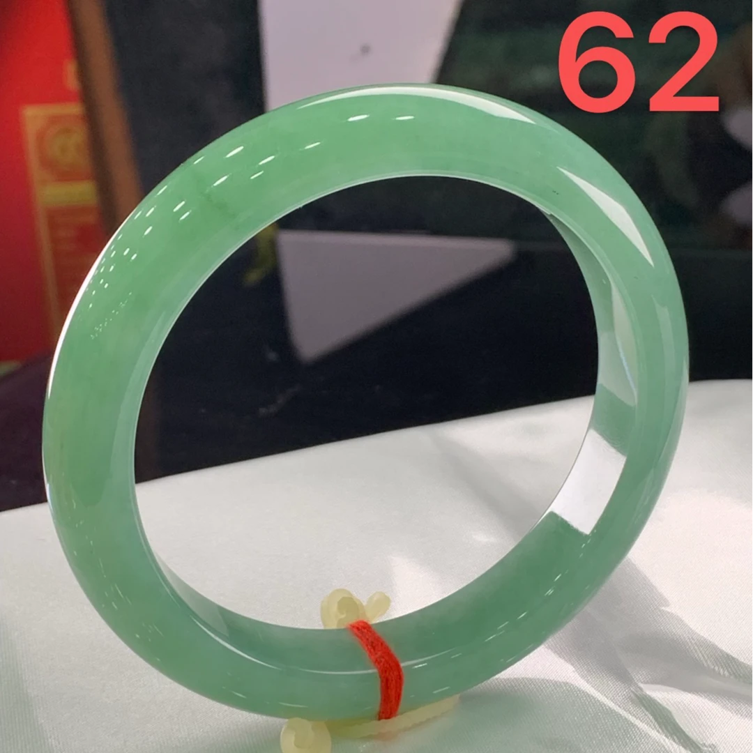 天然缅甸翡翠A货 油绿色 完美