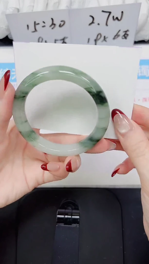 【闪购商品】石英质玉手镯未镶嵌143