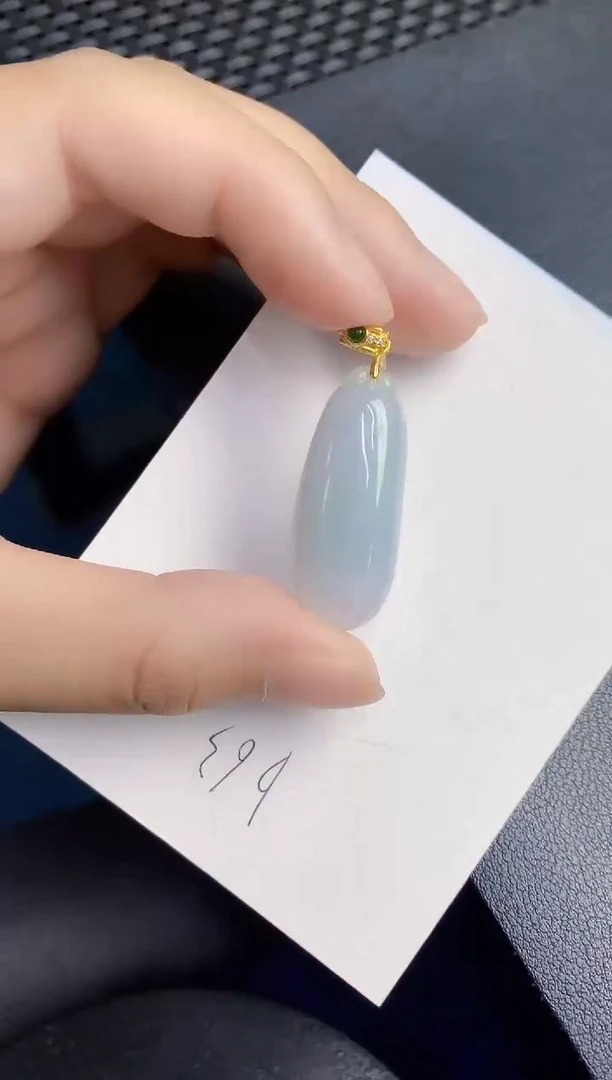 翡翠未镶嵌颈饰天然缅甸A货翡翠