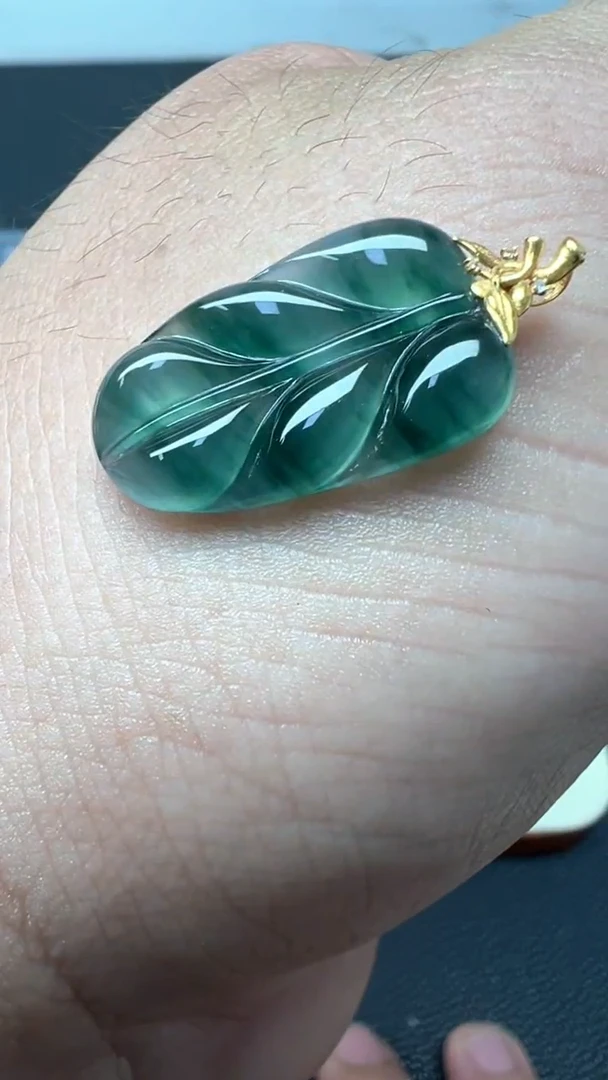 颈饰18K金镶嵌翡翠翡翠金枝玉叶18k吊坠