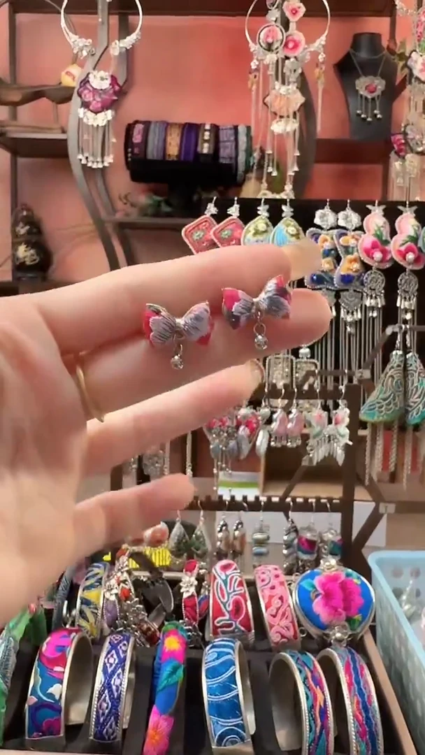 织绣 云织谣民族风精美饰品   30