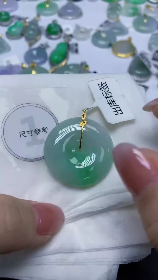 颈饰18K金镶嵌翡翠天然缅甸翡翠A货多样性发一件