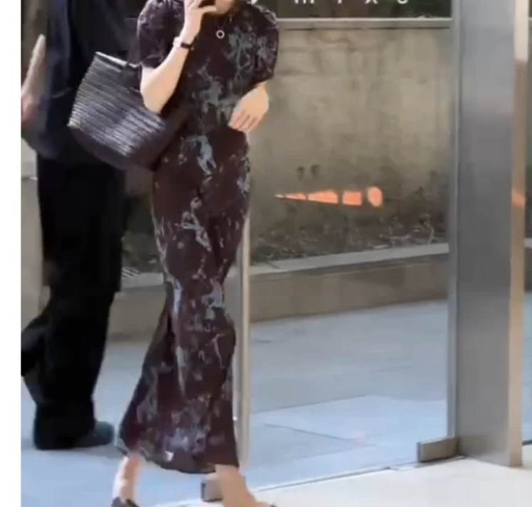 2025夏季新款网红同款洋气减龄韩版爆款修身连衣裙女av-v