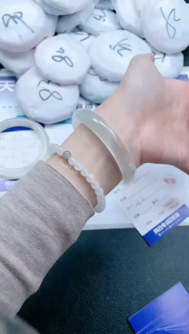 【闪购商品】石英质玉手镯未镶嵌19J101-56