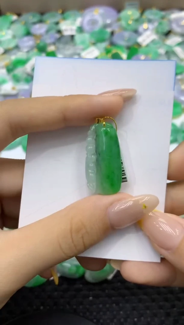 颈饰18K金镶嵌翡翠天然缅甸翡翠A货