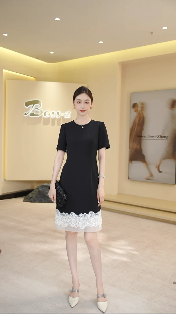 钟老板黑色蕾丝连衣裙女2025夏季新款设计感时尚拼接修身圆领裙子