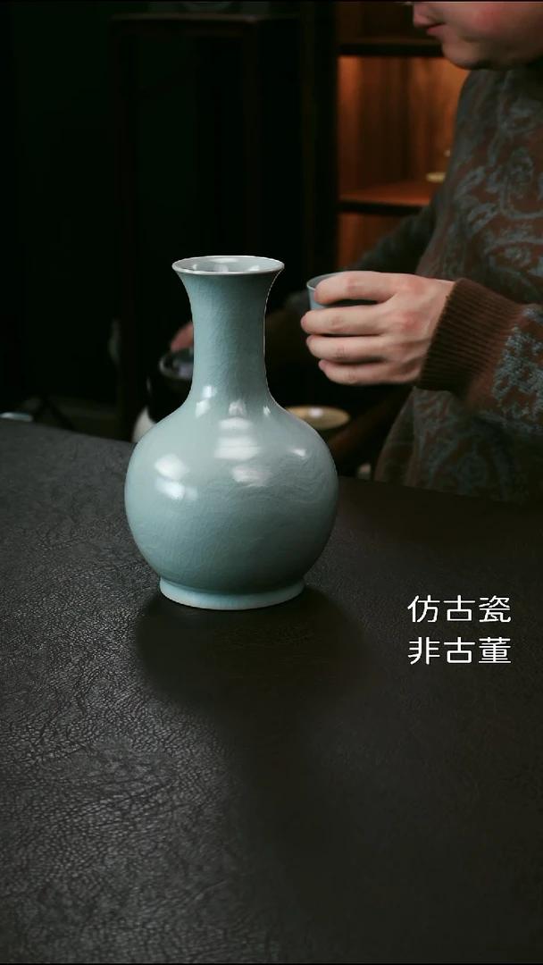 其他精品刻花鹅颈瓶68