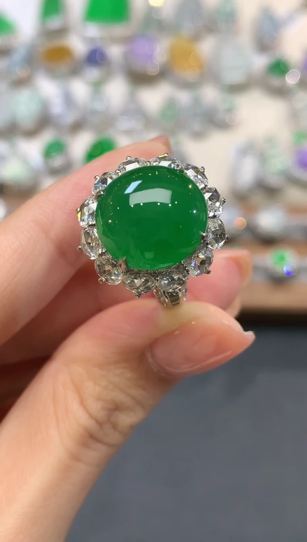 18K金镶嵌戒指翡翠浩****界q238