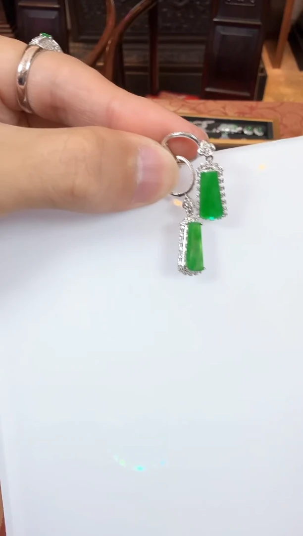 18K金镶嵌翡翠耳饰T100887